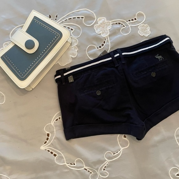 New Abercrombie Navy Khaki Shorts With Belt - Picture 4 of 10